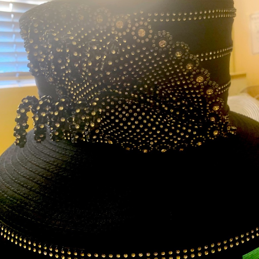 👒 Whittal & Shon Designer Hat - BLK/Silver - $150